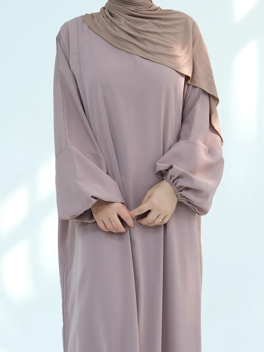 Breastfeeding Umm Abaya